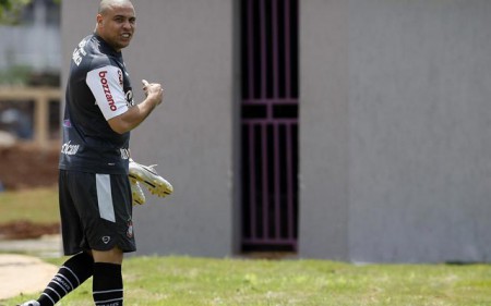 Ronaldo pode  estar de volta no ultimo jogo do Timão contra o goias