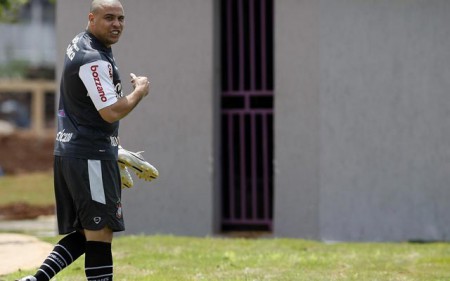 Ronaldo pode  estar de volta no ultimo jogo do Timão contra o goias